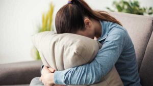 چطور اضطراب روزمره را بدون دارو مدیریت کنیم؟ ۷ تکنیک علمی و کاربردی