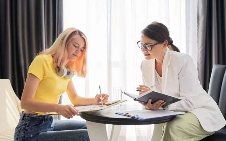 مشاوره توسعه فردی و مهارت های زندگی - دکتر سارا سجادی